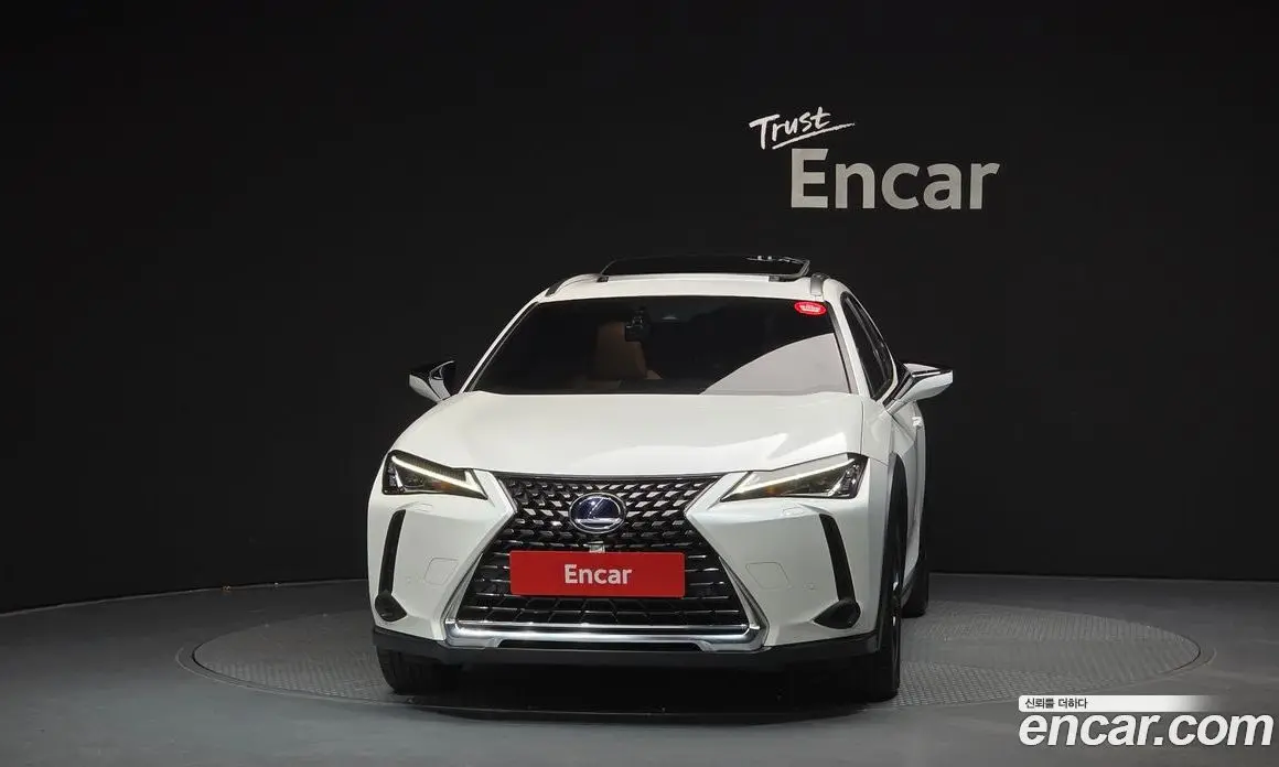 Lexus UX 2021 2.0 автомат (гидро), фото 3 Lexus UX 2021 2.0 автомат (гидро), фото 3