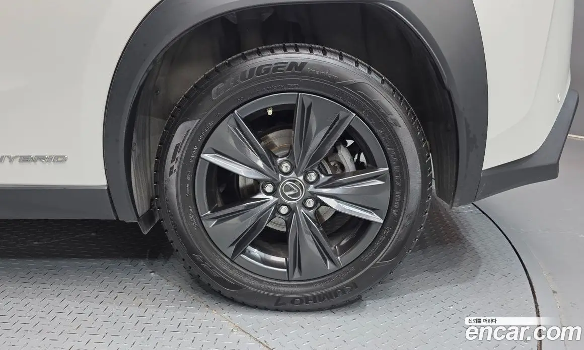 Lexus UX 2021 2.0 автомат (гидро), фото 7 Lexus UX 2021 2.0 автомат (гидро), фото 7