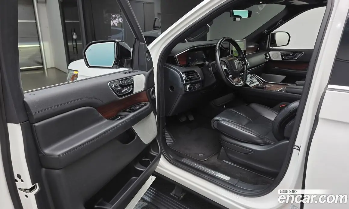 Lincoln Navigator 2021 3.5 автомат (гидро), фото 13 Lincoln Navigator 2021 3.5 автомат (гидро), фото 13