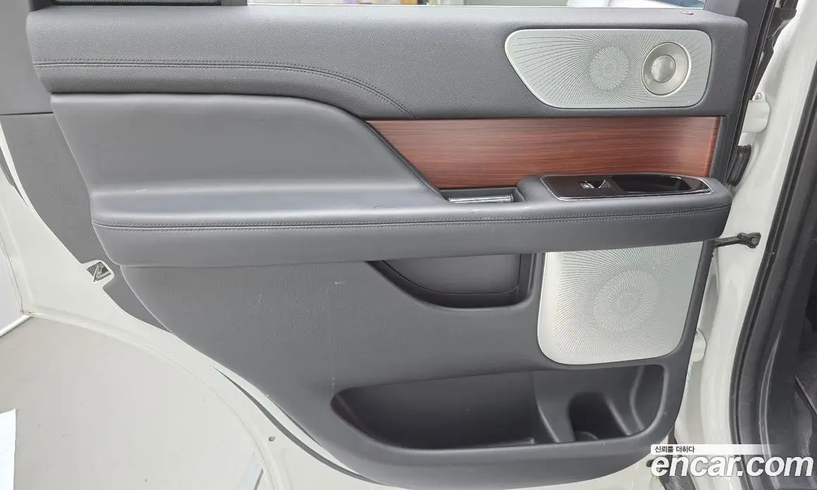 Lincoln Navigator 2021 3.5 автомат (гидро), фото 15 Lincoln Navigator 2021 3.5 автомат (гидро), фото 15