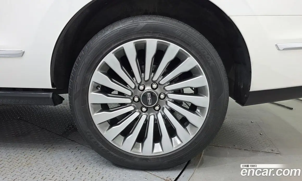Lincoln Navigator 2021 3.5 автомат (гидро), фото 7 Lincoln Navigator 2021 3.5 автомат (гидро), фото 7