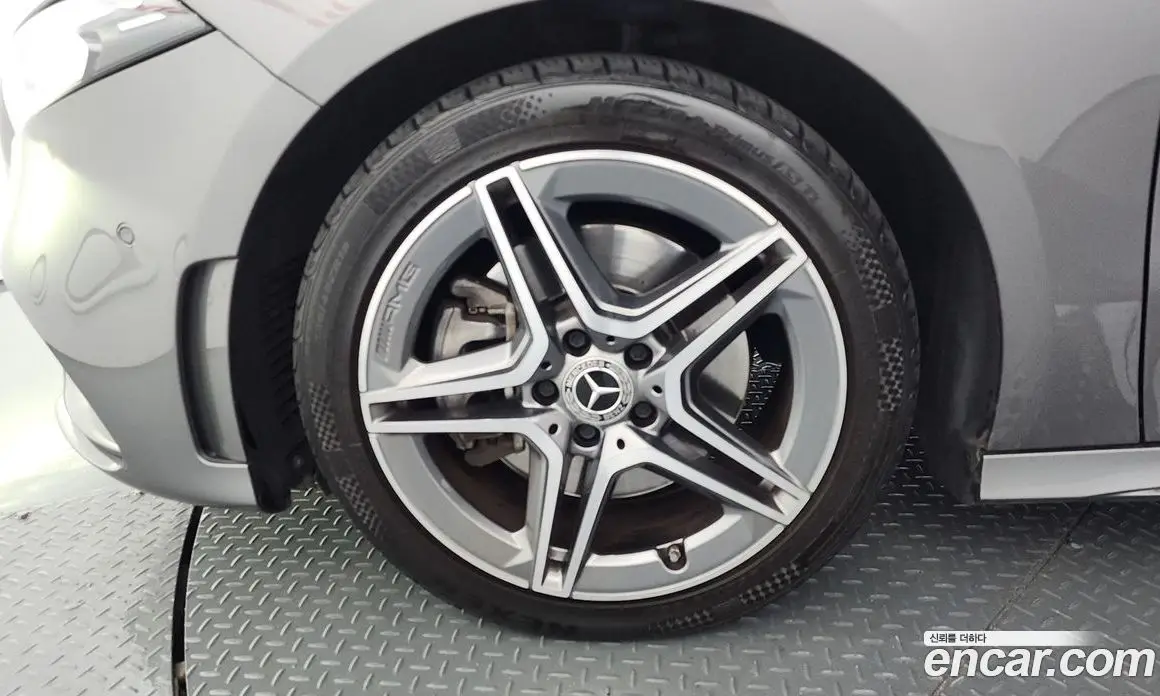 Mercedes-Benz A-Class 2022 2.0 гидро, фото 5