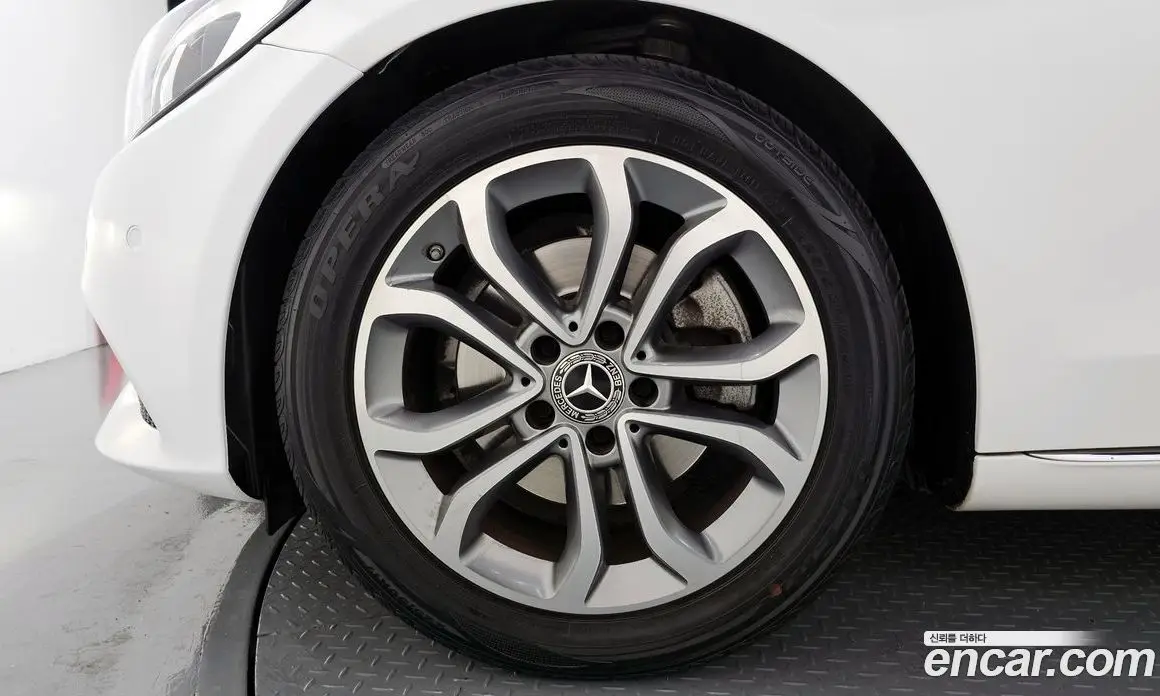 Mercedes-Benz C-Class 2017 2.0 гидро, фото 5 Mercedes-Benz C-Class 2017 2.0 гидро, фото 5