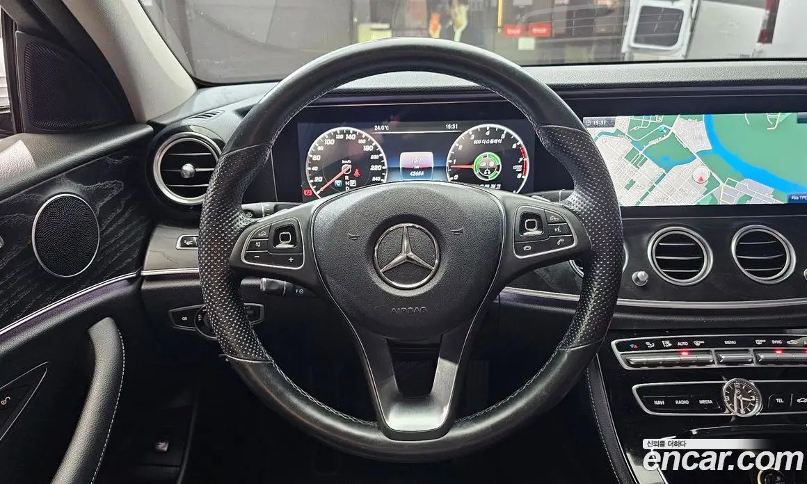 Mercedes-Benz E-Class 2016 2.0 гидро, фото 13 Mercedes-Benz E-Class 2016 2.0 гидро, фото 13