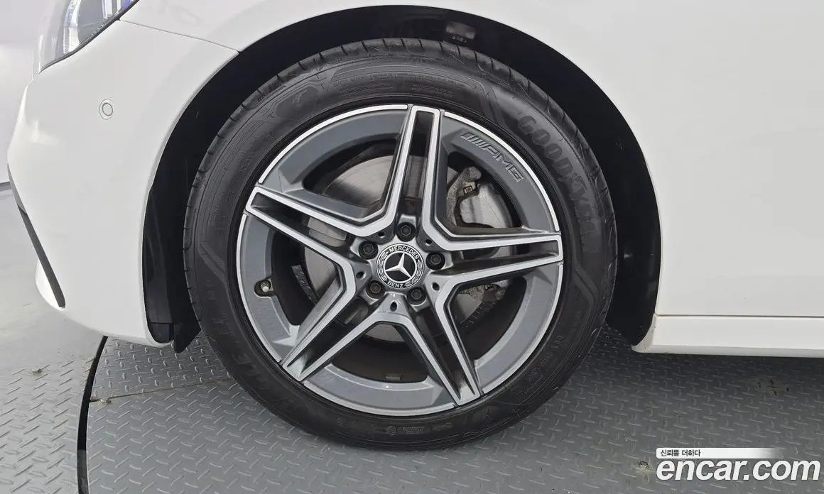 Mercedes-Benz E-Class 2022 2.0 гидро, фото 5 Mercedes-Benz E-Class 2022 2.0 гидро, фото 5