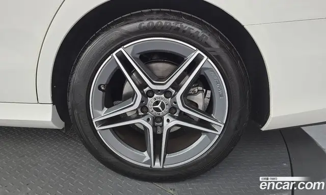 Mercedes-Benz E-Class 2022 2.0 гидро, миниатюра 7 Mercedes-Benz E-Class 2022 2.0 гидро, миниатюра 7