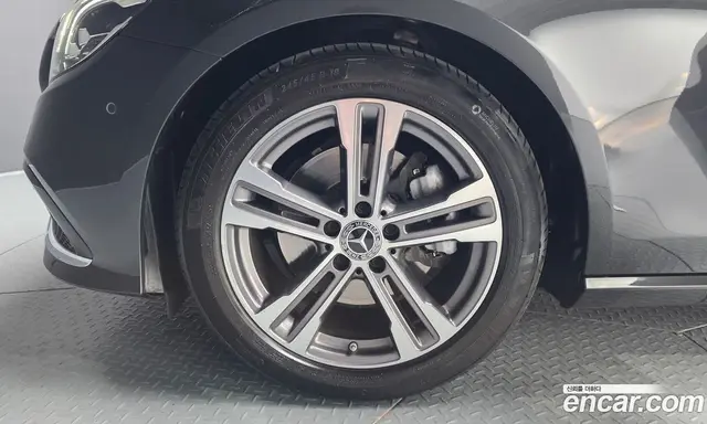 Mercedes-Benz E-Class 2023 2.0 гидро, миниатюра 4 Mercedes-Benz E-Class 2023 2.0 гидро, миниатюра 4