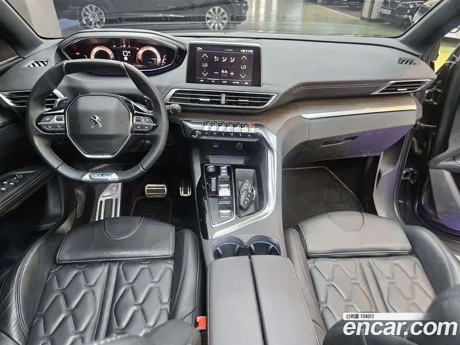 Peugeot 5008 2024 1.2 автомат (гидро), фото 8