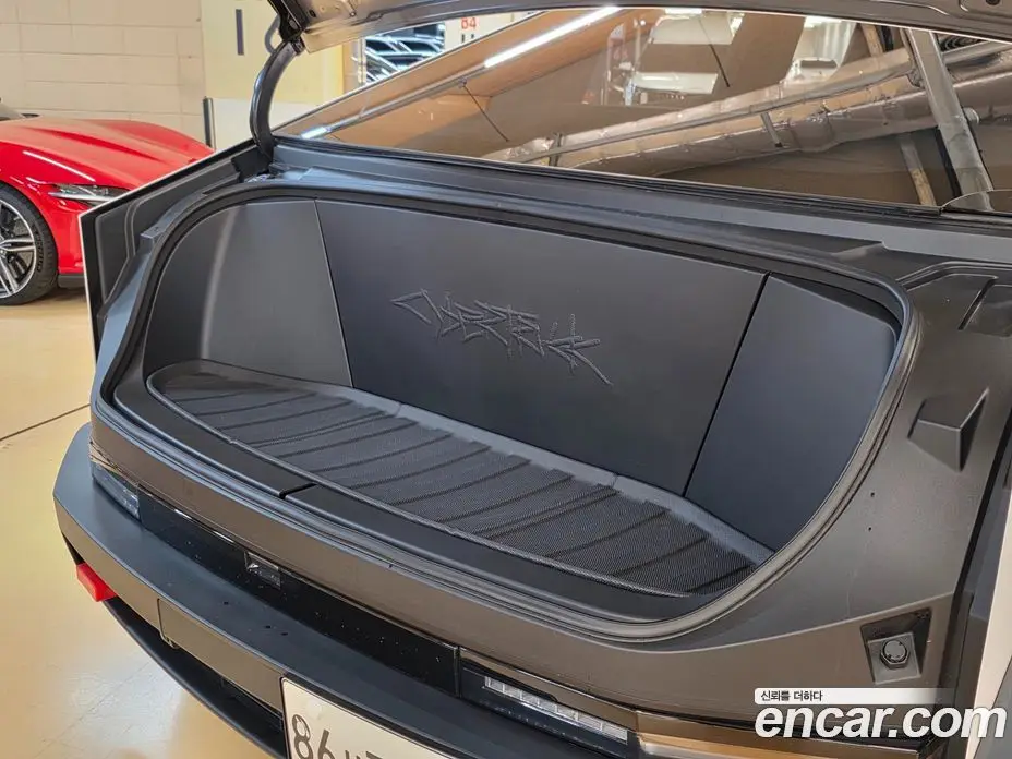 Tesla Cybertruck 2025 автомат (гидро), фото 17 Tesla Cybertruck 2025 автомат (гидро), фото 17