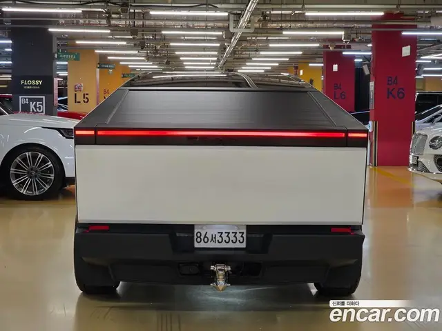 Tesla Cybertruck 2025 автомат (гидро), миниатюра 3 Tesla Cybertruck 2025 автомат (гидро), миниатюра 3