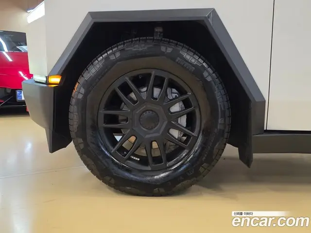 Tesla Cybertruck 2025 автомат (гидро), миниатюра 5 Tesla Cybertruck 2025 автомат (гидро), миниатюра 5