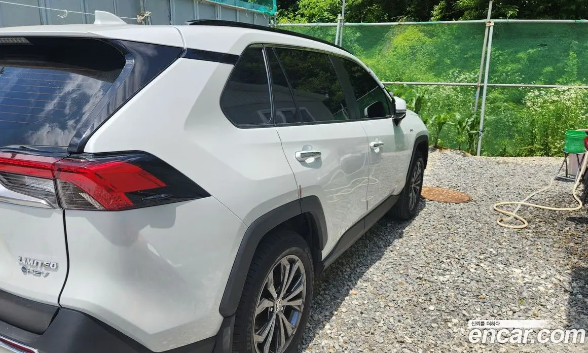 Toyota RAV4 2025 2.5 автомат (гидро), фото 3 Toyota RAV4 2025 2.5 автомат (гидро), фото 3