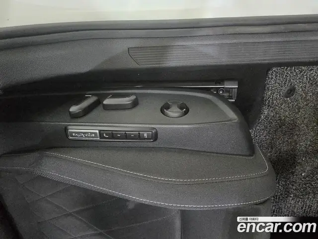 Volkswagen Golf 2023 2.0 автомат (гидро), миниатюра 11