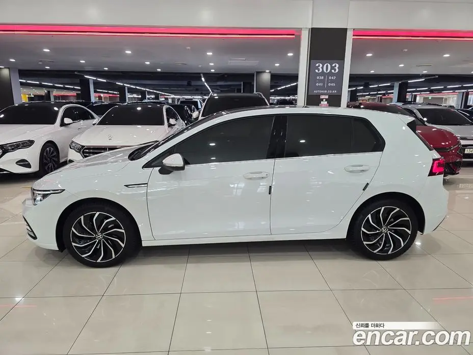 Volkswagen Golf 2023 2.0 автомат (гидро), фото 18