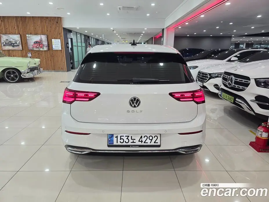 Volkswagen Golf 2023 2.0 автомат (гидро), фото 4