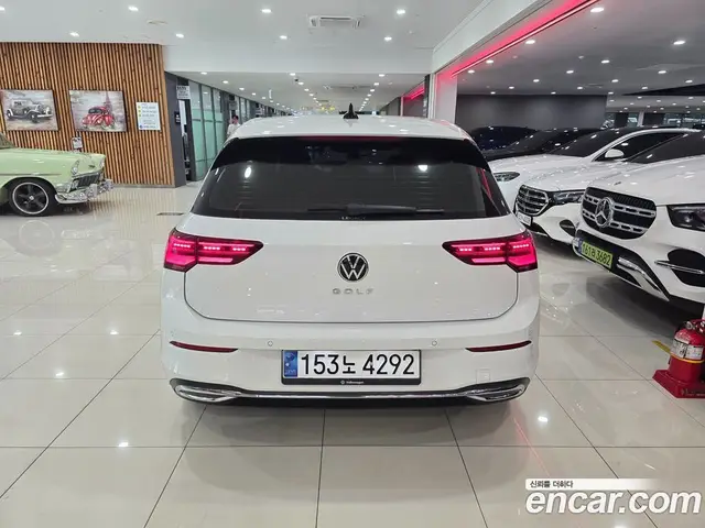 Volkswagen Golf 2023 2.0 автомат (гидро), миниатюра 4