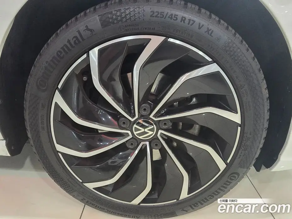 Volkswagen Golf 2023 2.0 автомат (гидро), фото 5