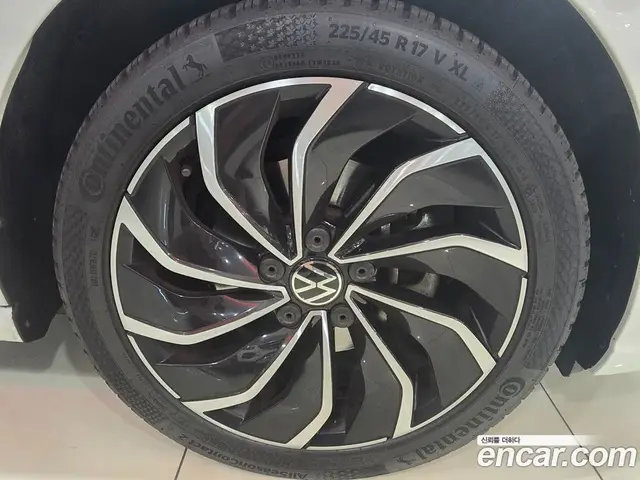 Volkswagen Golf 2023 2.0 автомат (гидро), миниатюра 5