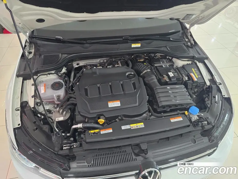 Volkswagen Golf 2023 2.0 автомат (гидро), фото 6
