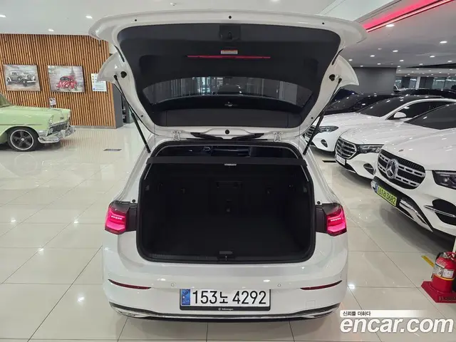 Volkswagen Golf 2023 2.0 автомат (гидро), миниатюра 7