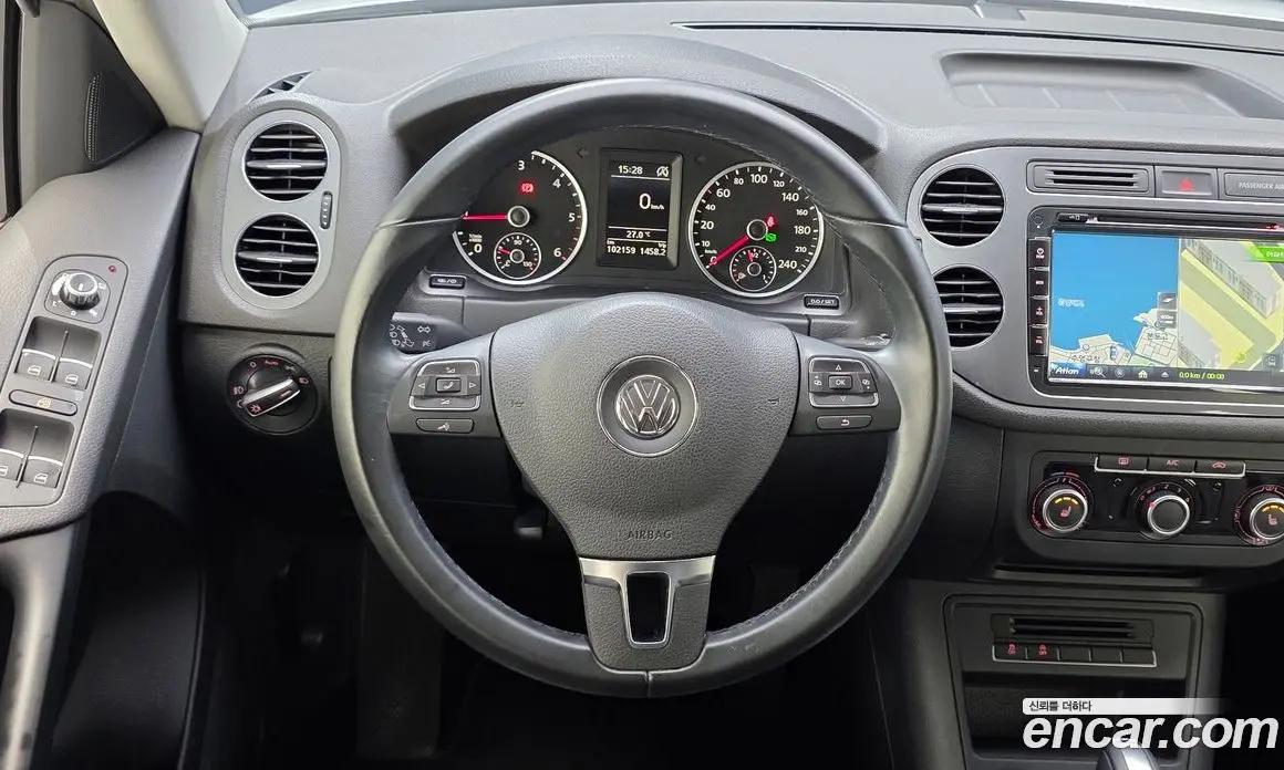 Volkswagen Tiguan 2015 2.0 автомат (гидро), фото 13