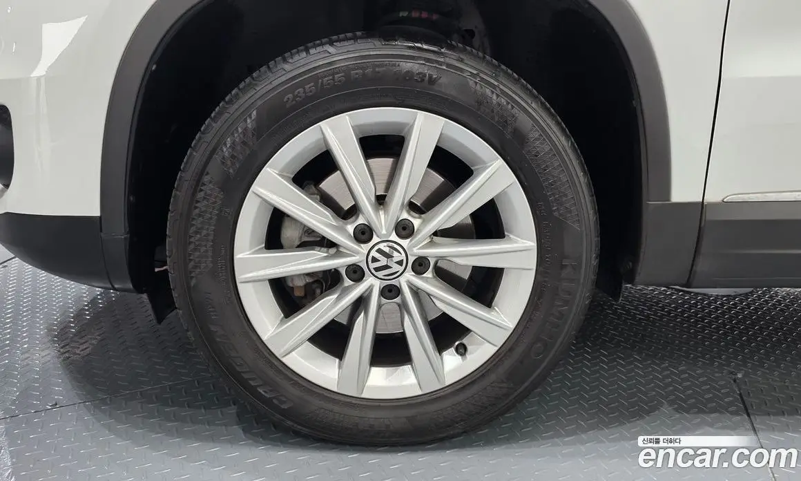 Volkswagen Tiguan 2015 2.0 автомат (гидро), фото 5