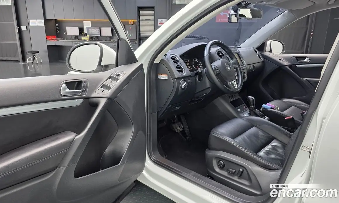 Volkswagen Tiguan 2015 2.0 автомат (гидро), фото 10