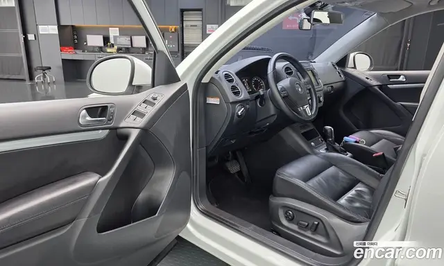Volkswagen Tiguan 2015 2.0 автомат (гидро), миниатюра 10