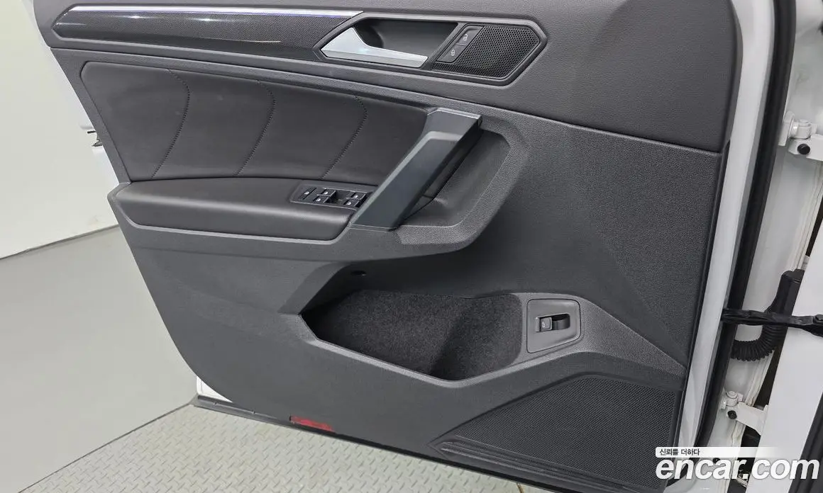 Volkswagen Tiguan 2022 2.0 автомат (гидро), фото 14