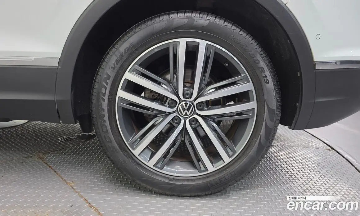 Volkswagen Tiguan 2022 2.0 автомат (гидро), фото 7