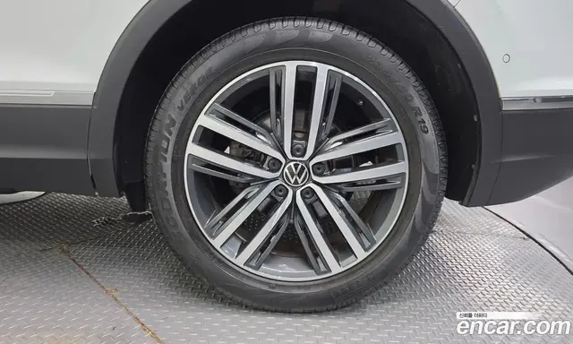 Volkswagen Tiguan 2022 2.0 автомат (гидро), миниатюра 7