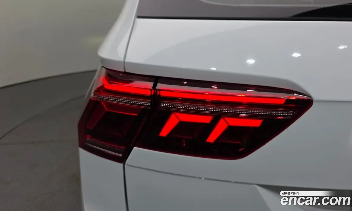 Volkswagen Tiguan 2022 2.0 автомат (гидро), фото 9