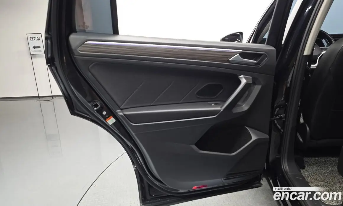 Volkswagen Tiguan 2023 2.0 автомат (гидро), фото 14