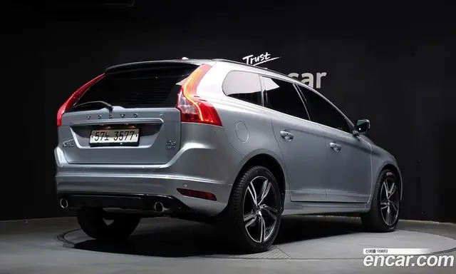 Volvo XC60 2016 2.4 автомат (гидро), миниатюра 2