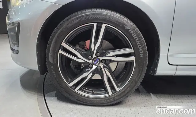 Volvo XC60 2016 2.4 автомат (гидро), миниатюра 5