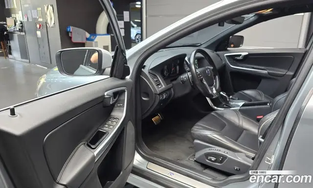 Volvo XC60 2016 2.4 автомат (гидро), миниатюра 10