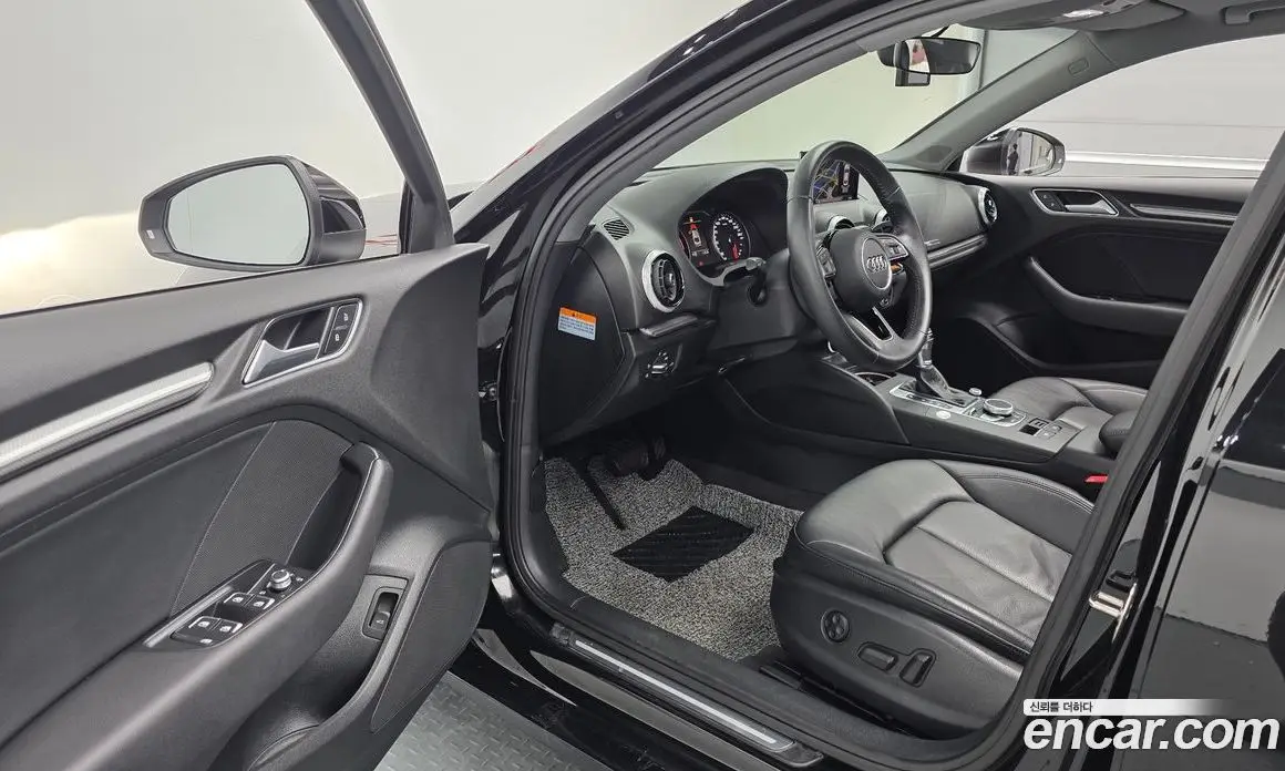 Audi A3 2018 2.0 автомат (гидро), фото 13