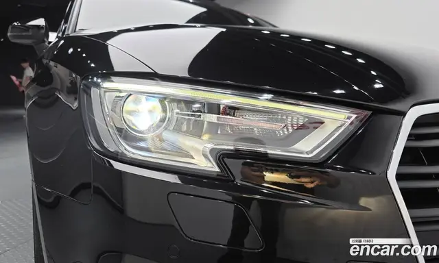 Audi A3 2018 2.0 автомат (гидро), миниатюра 8