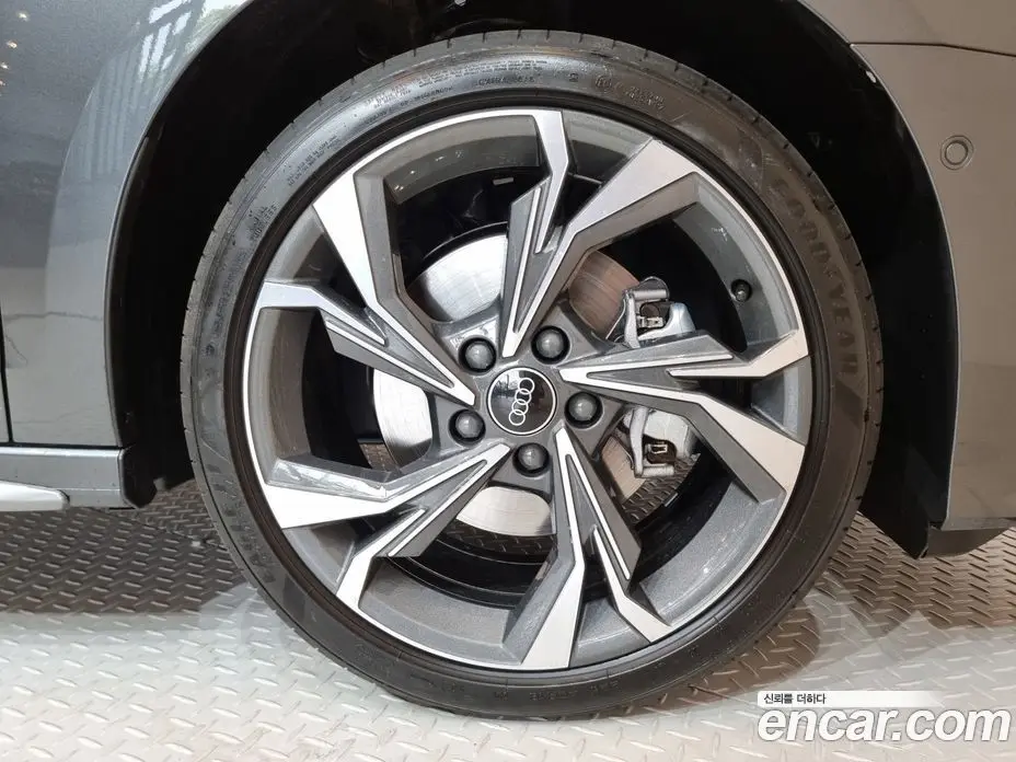 Audi A3 2025 2.0 автомат (гидро), фото 5