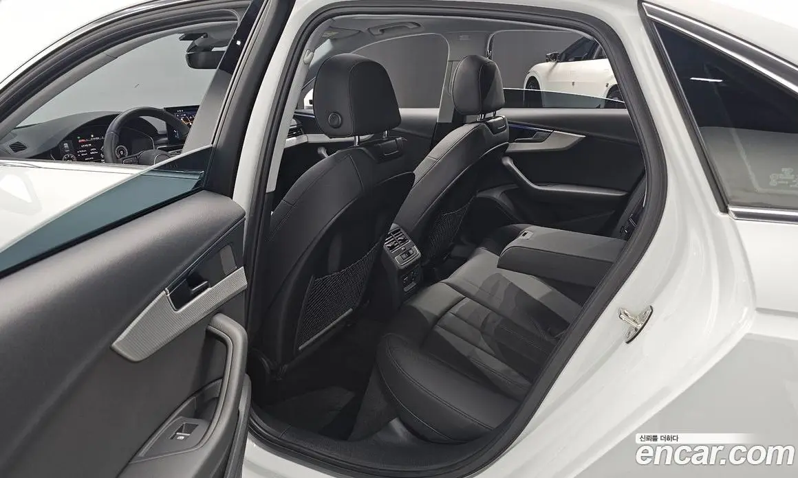 Audi A4 2021 2.0 автомат (гидро), фото 17