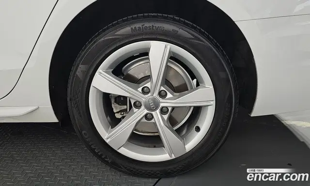 Audi A4 2021 2.0 автомат (гидро), миниатюра 6
