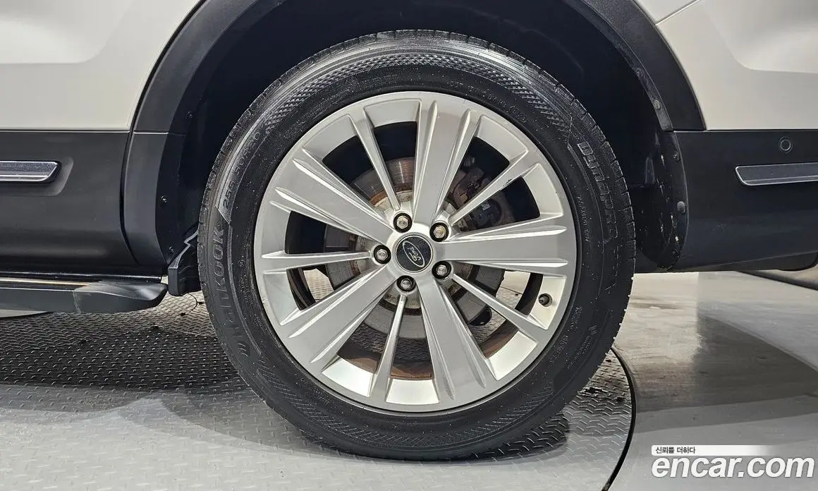 Ford Explorer 2019 2.3 автомат (гидро), фото 6