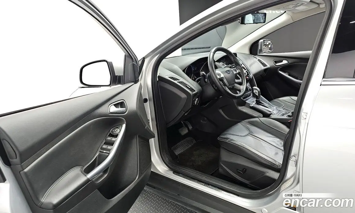 Ford Focus 2015 2.0 автомат (гидро), фото 10
