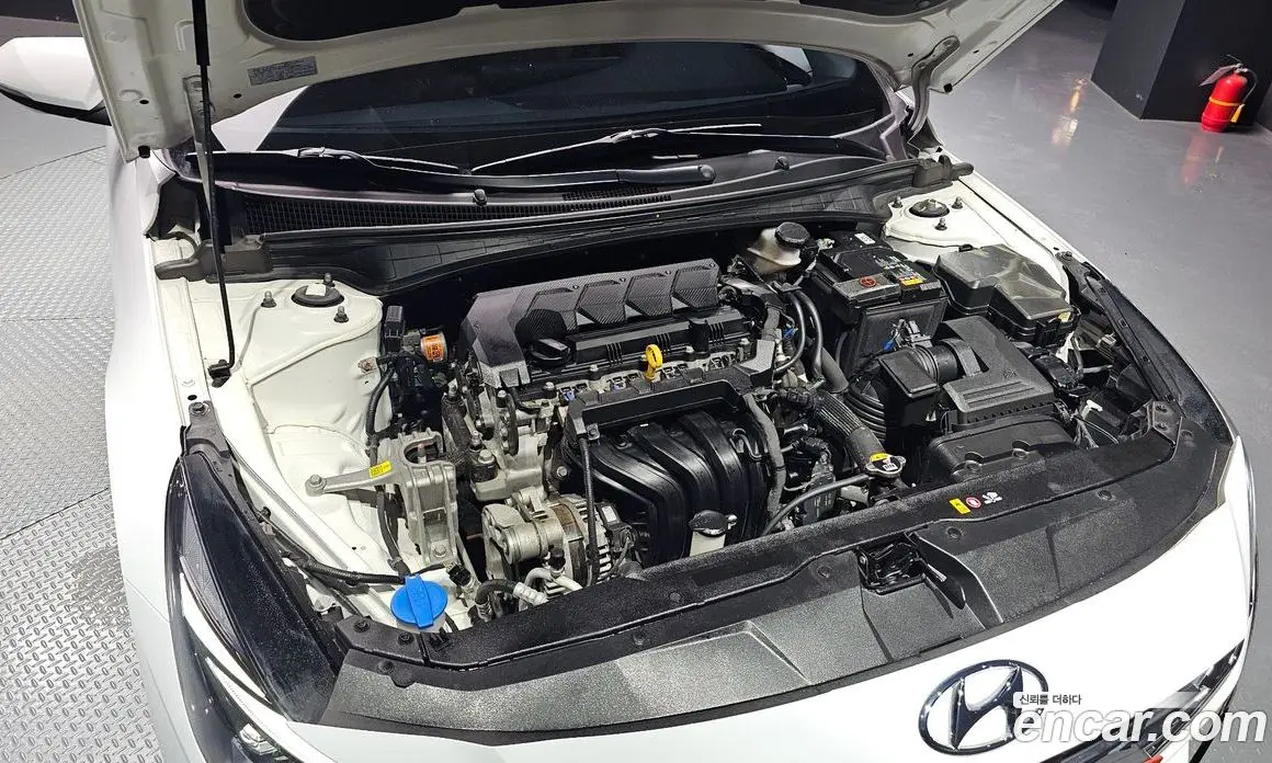 Hyundai Avante 2021 1.6 автомат (гидро), фото 6