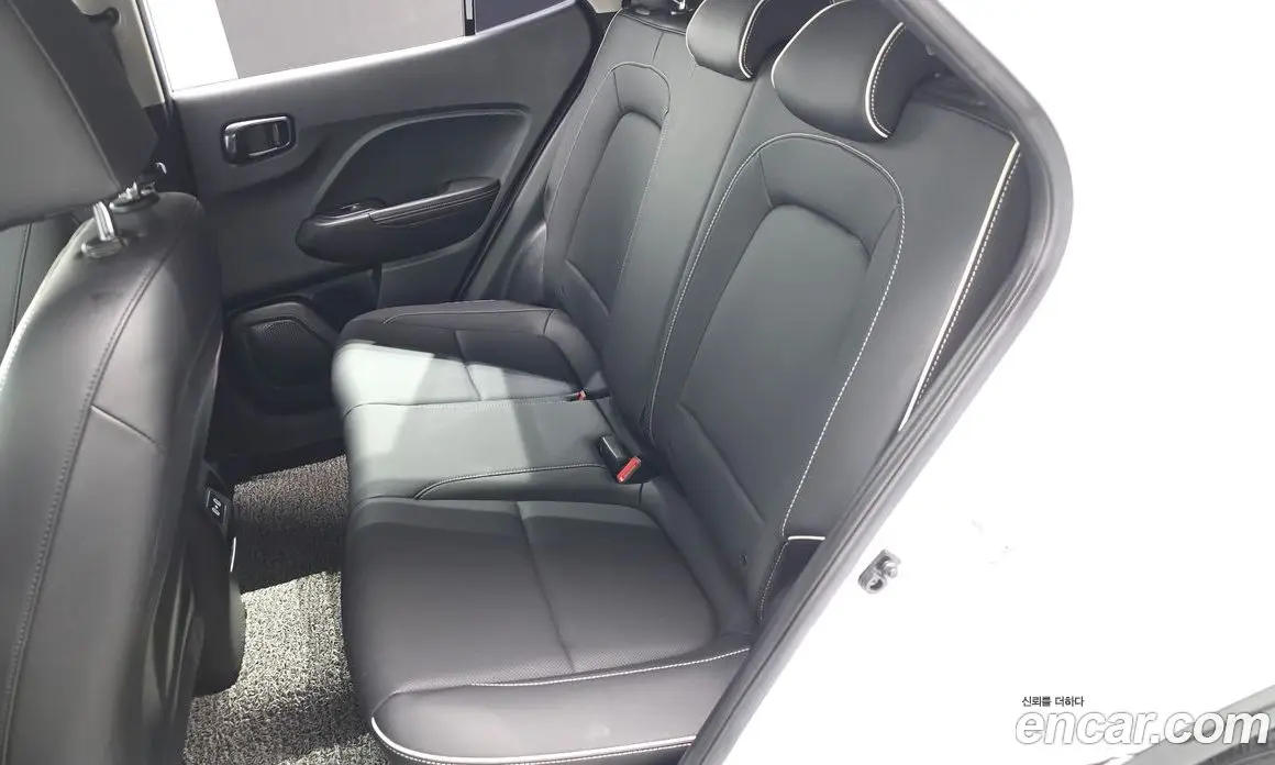 Hyundai Venue 2023 1.6 автомат (гидро), фото 18
