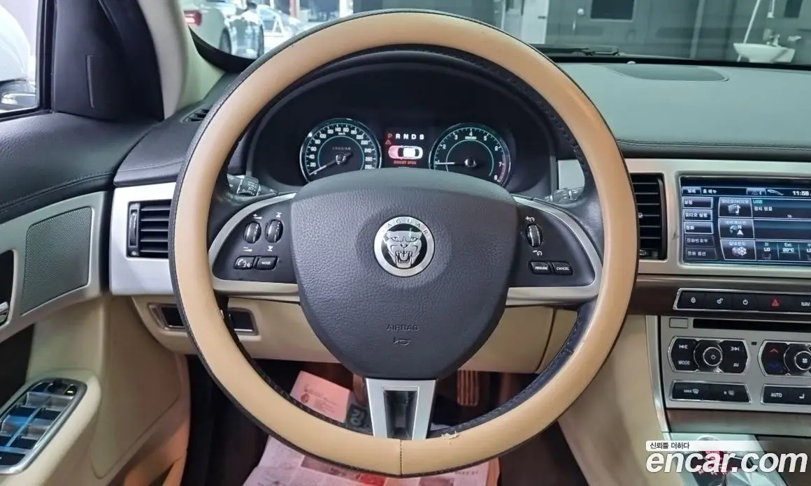 Jaguar XF 2013 2.0 автомат (гидро), фото 14 Jaguar XF 2013 2.0 автомат (гидро), фото 14