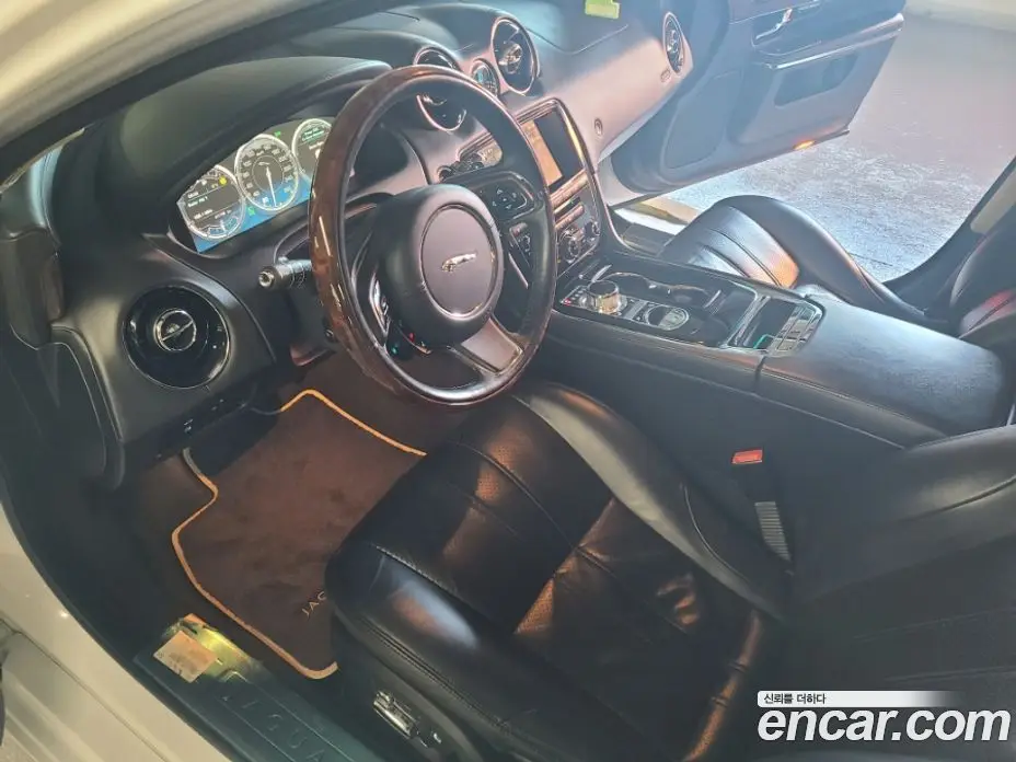 Jaguar XJ 2013 3.0 автомат (гидро), фото 16 Jaguar XJ 2013 3.0 автомат (гидро), фото 16