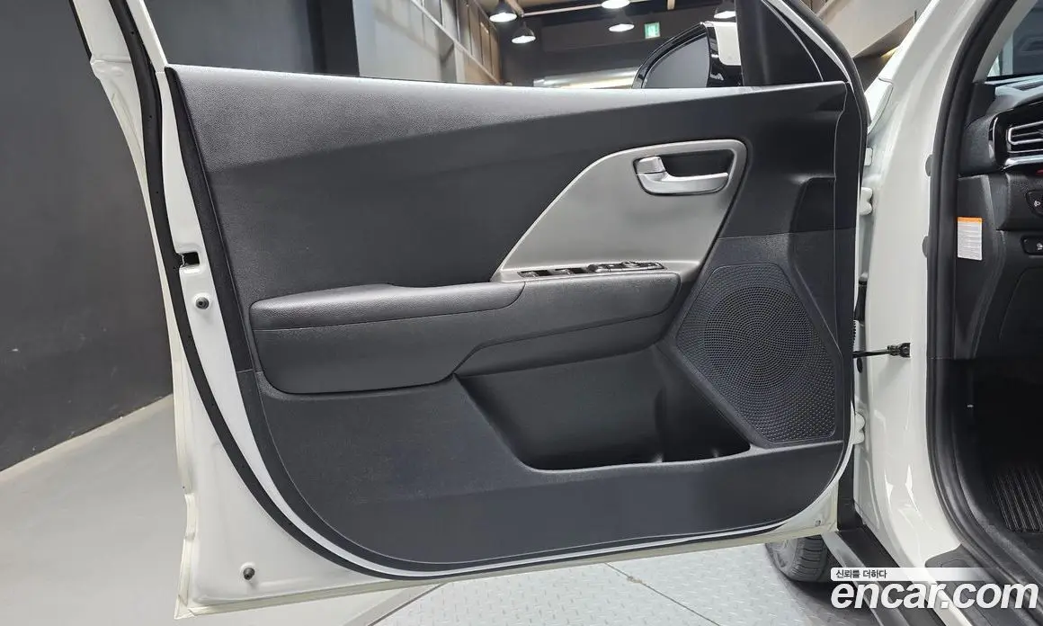 Kia Niro 2022 0.2 автомат (гидро), фото 14