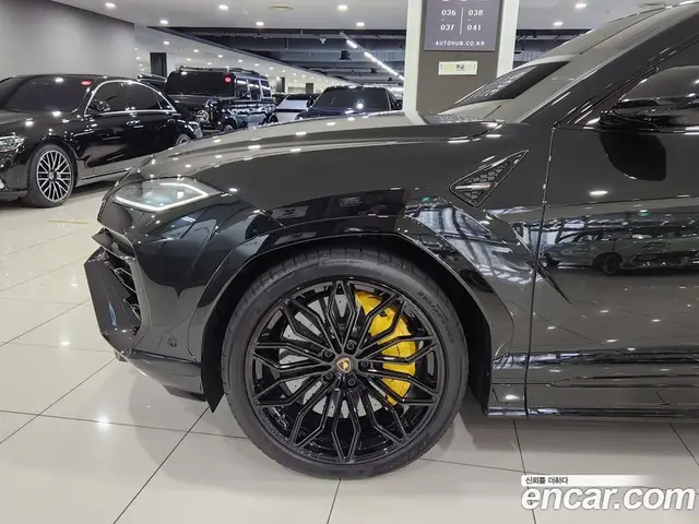 Lamborghini Urus 2025 4.0 автомат (гидро), миниатюра 12