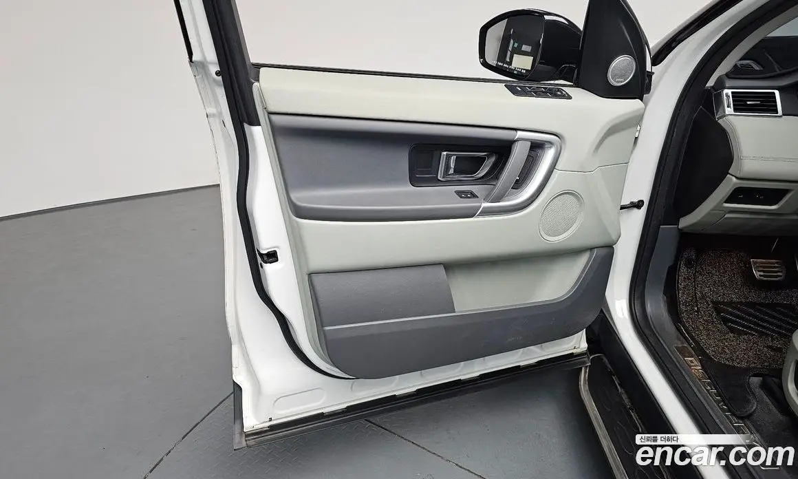 Land Rover Discovery Sport 2018 2.0 автомат (гидро), фото 13